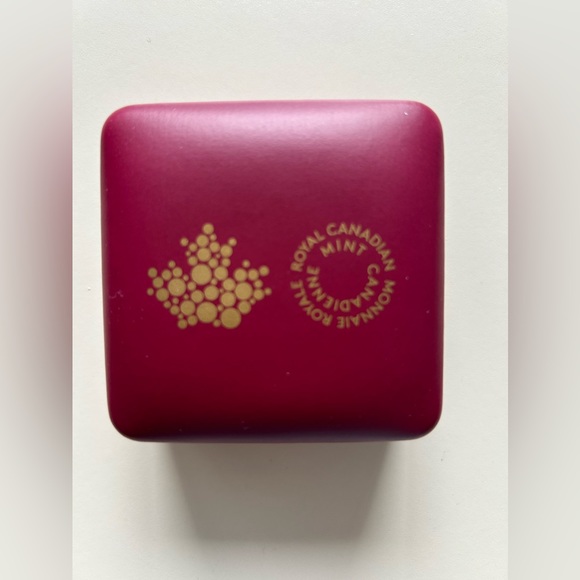 RCM Fine Silver Coloured Coin- 50th Anniversary of the Canadian Flag (2015) - Picture 4 of 6